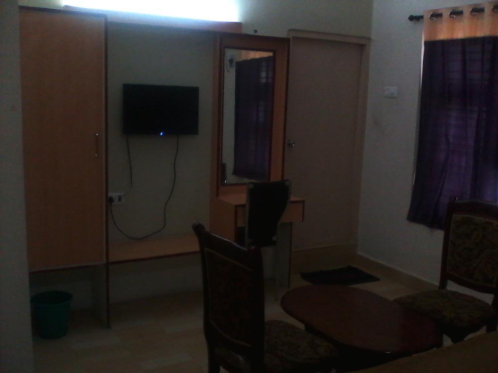 Hotel Pasuparthy Residency ตีรูปาติ ภายนอก รูปภาพ